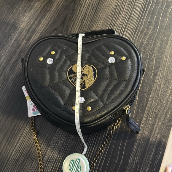 Nightmare before Christmas- Heart-Shaped Black Bag with Gold Chain - Picture 8 of 8